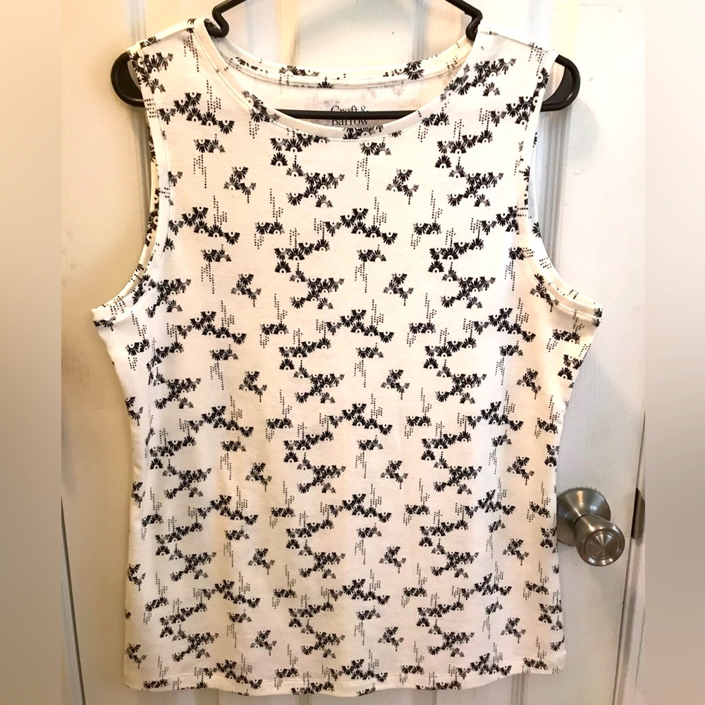Women’s Croft & Barrow Classic Tank NEW     Size M